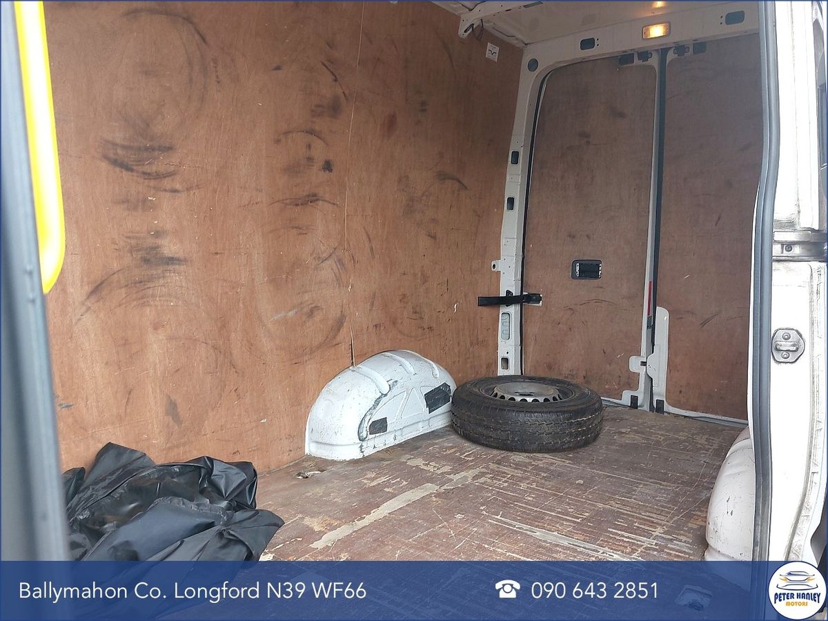 Volkswagen Crafter CRAFTER 35 MWB 140BHP  M6F HR 5D *PRICE INCLUDES VAT*