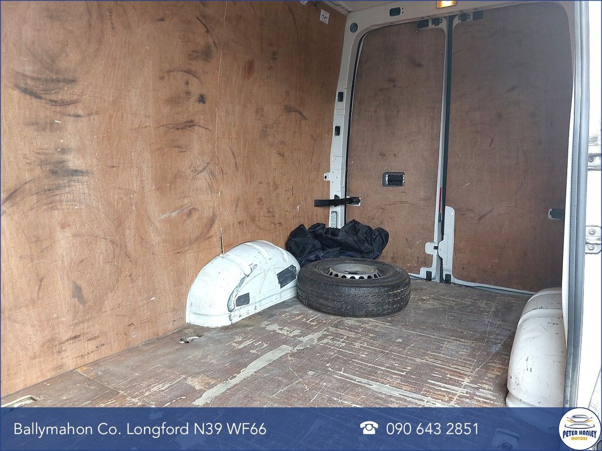 Volkswagen Crafter CRAFTER 35 MWB 140BHP  M6F HR 5D *PRICE INCLUDES VAT*