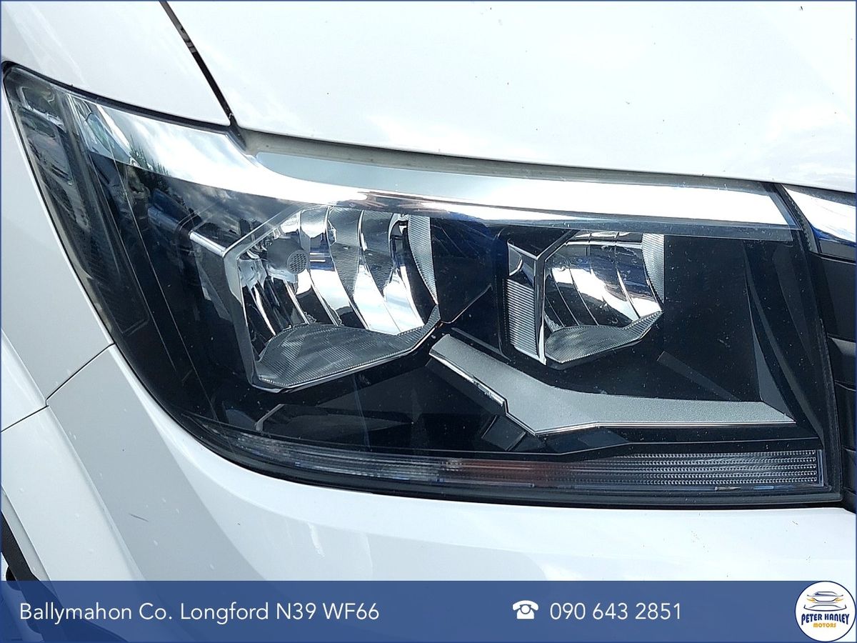 Volkswagen Crafter CRAFTER 35 MWB 140BHP  M6F HR 5D *PRICE INCLUDES VAT*