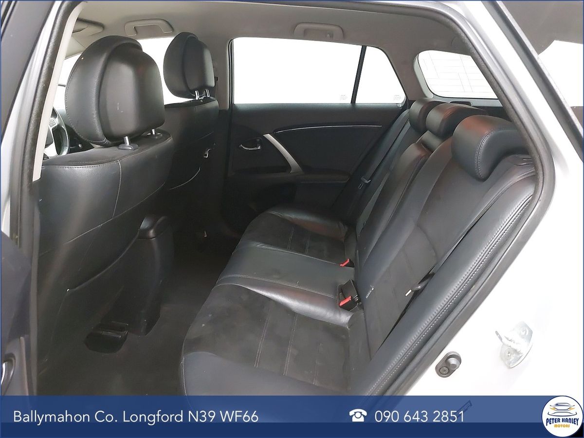 Toyota Avensis D-4D 125 (2.0) Terra Saloon