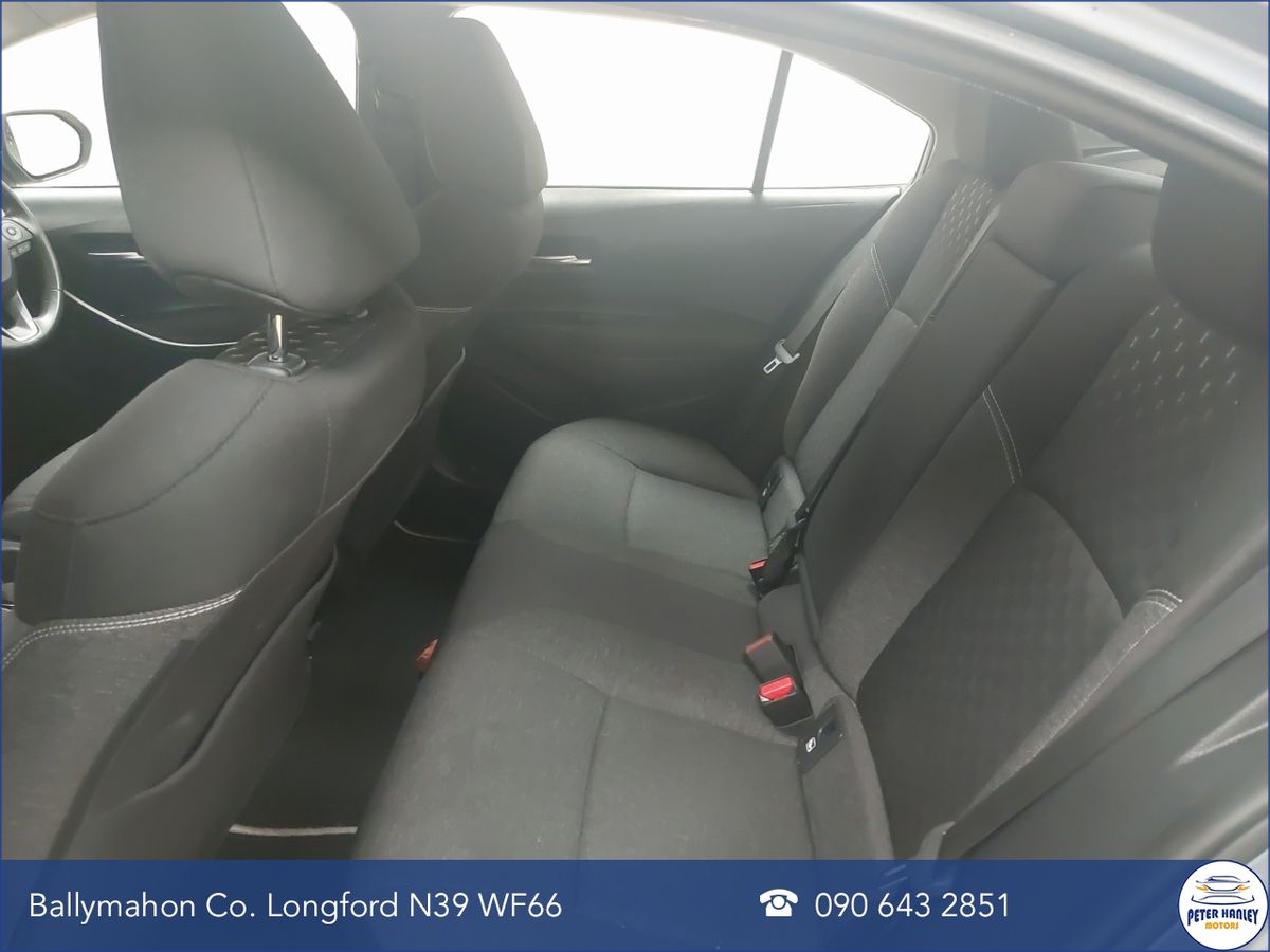 Toyota Corolla 1.8 Hybrid Luna Saloon