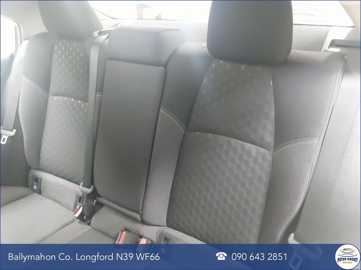 Toyota Corolla 1.8 Hybrid Luna Saloon