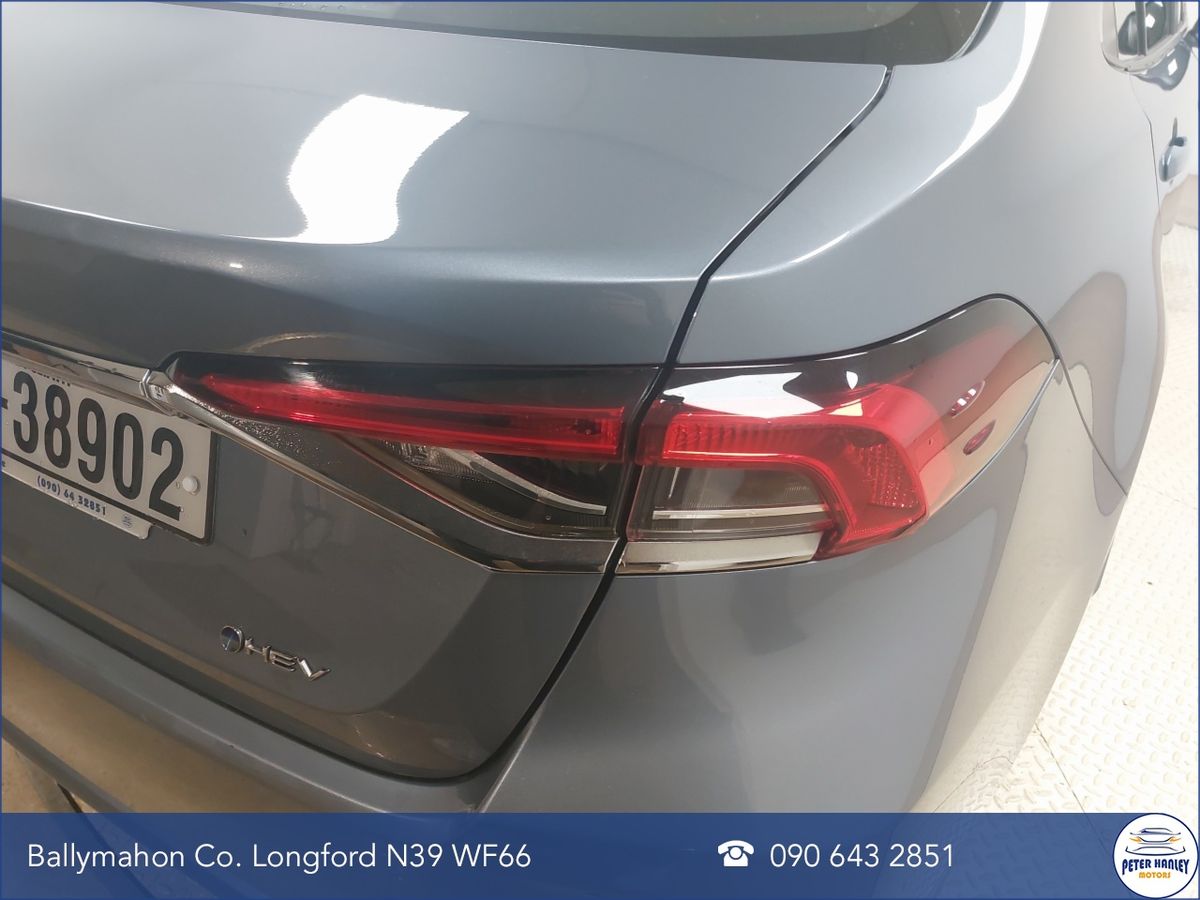 Toyota Corolla 1.8 Hybrid Luna Saloon