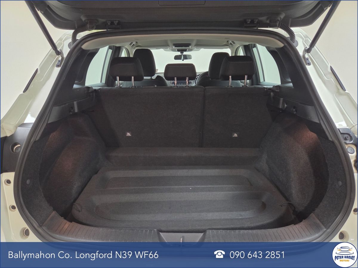 Nissan Qashqai 1.3 PET MILD HYBRID SV