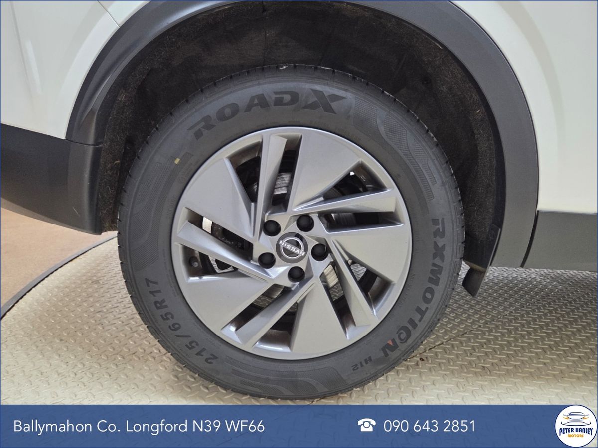 Nissan Qashqai 1.3 PET MILD HYBRID SV