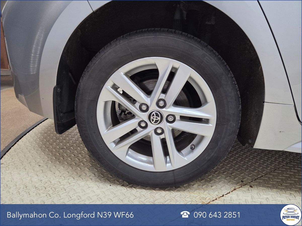 Toyota Corolla 1.8 Hybrid Luna Hatchback