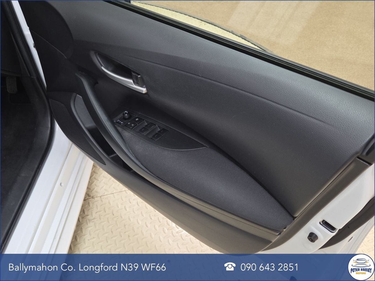 Toyota Corolla 1.8 Hybrid Luna Hatchback