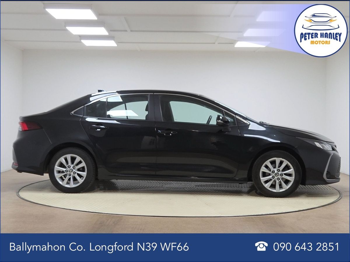 Toyota Corolla 1.8 Hybrid Luna Saloon