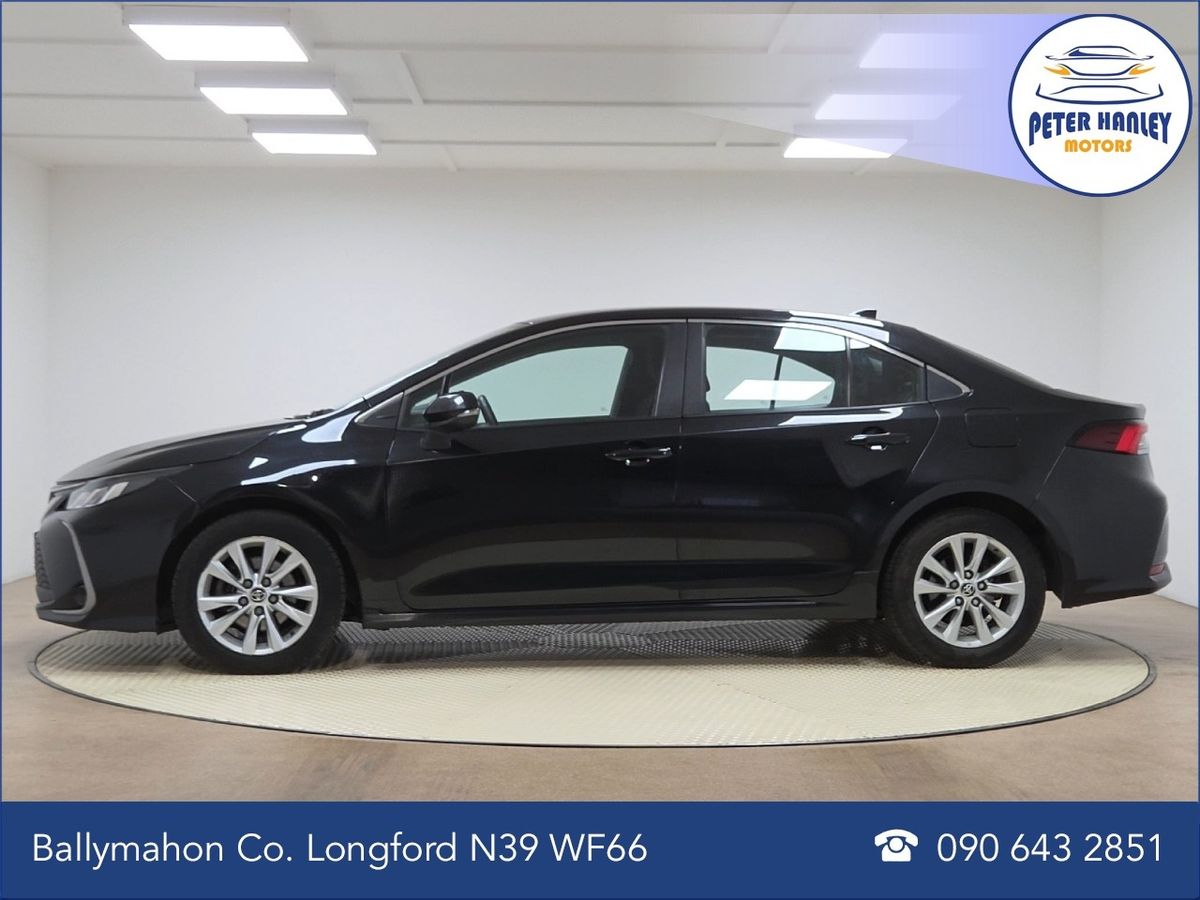 Toyota Corolla 1.8 Hybrid Luna Saloon