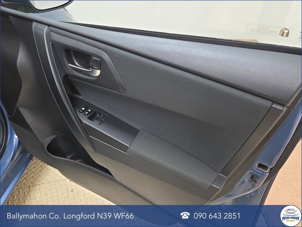 Toyota Auris 1.4 D-4D (90) 5Dr Aura