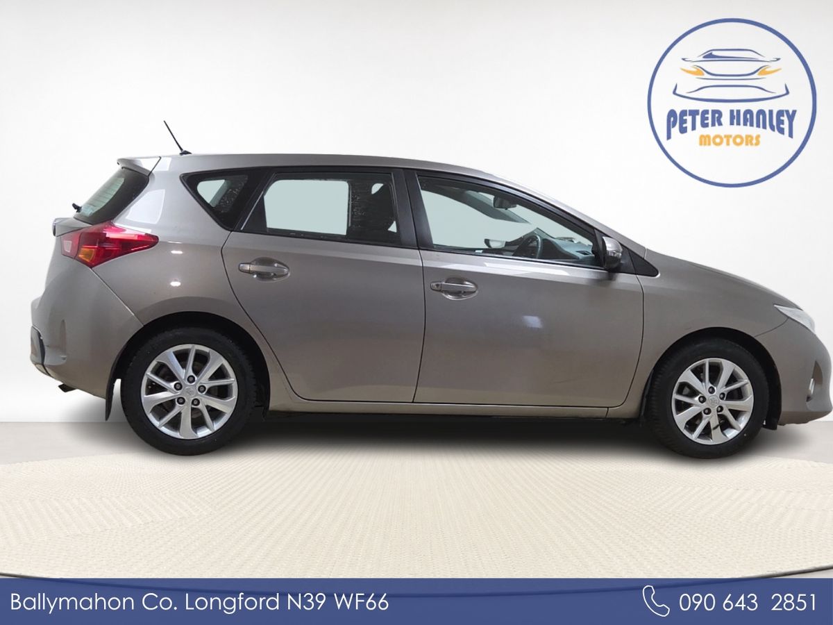 Toyota Auris D-4D 90 (1.4) 5Dr Aura