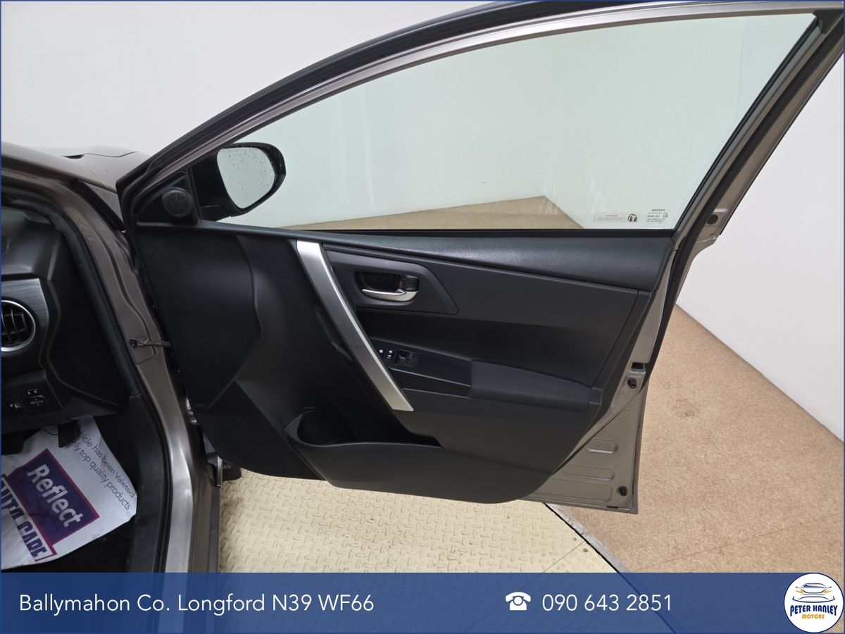 Toyota Auris D-4D 90 (1.4) 5Dr Aura
