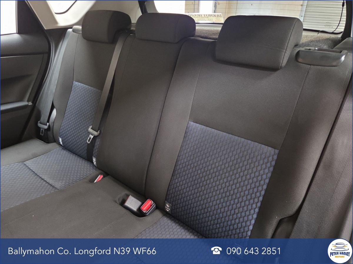 Toyota Auris D-4D 90 (1.4) 5Dr Aura
