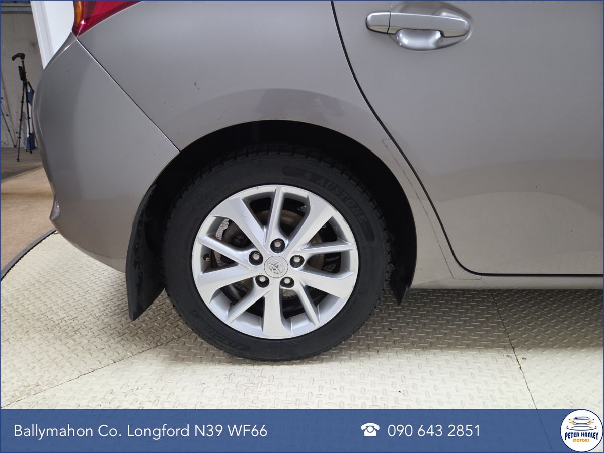Toyota Auris D-4D 90 (1.4) 5Dr Aura