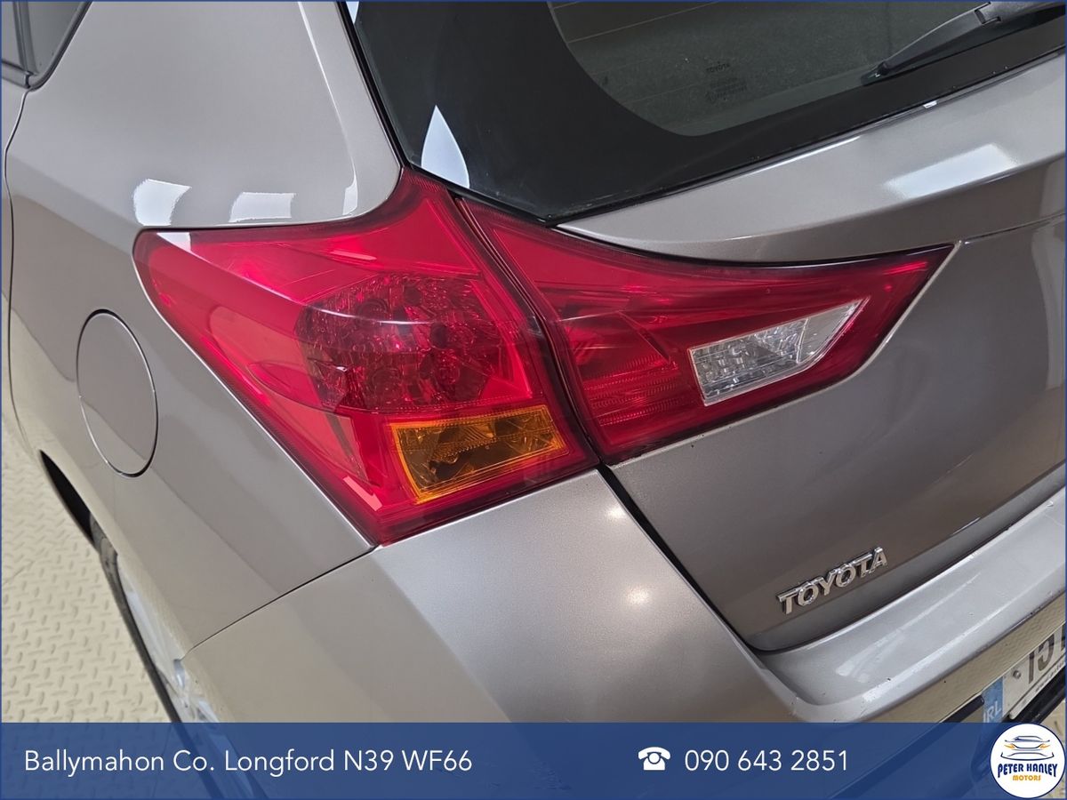 Toyota Auris D-4D 90 (1.4) 5Dr Aura