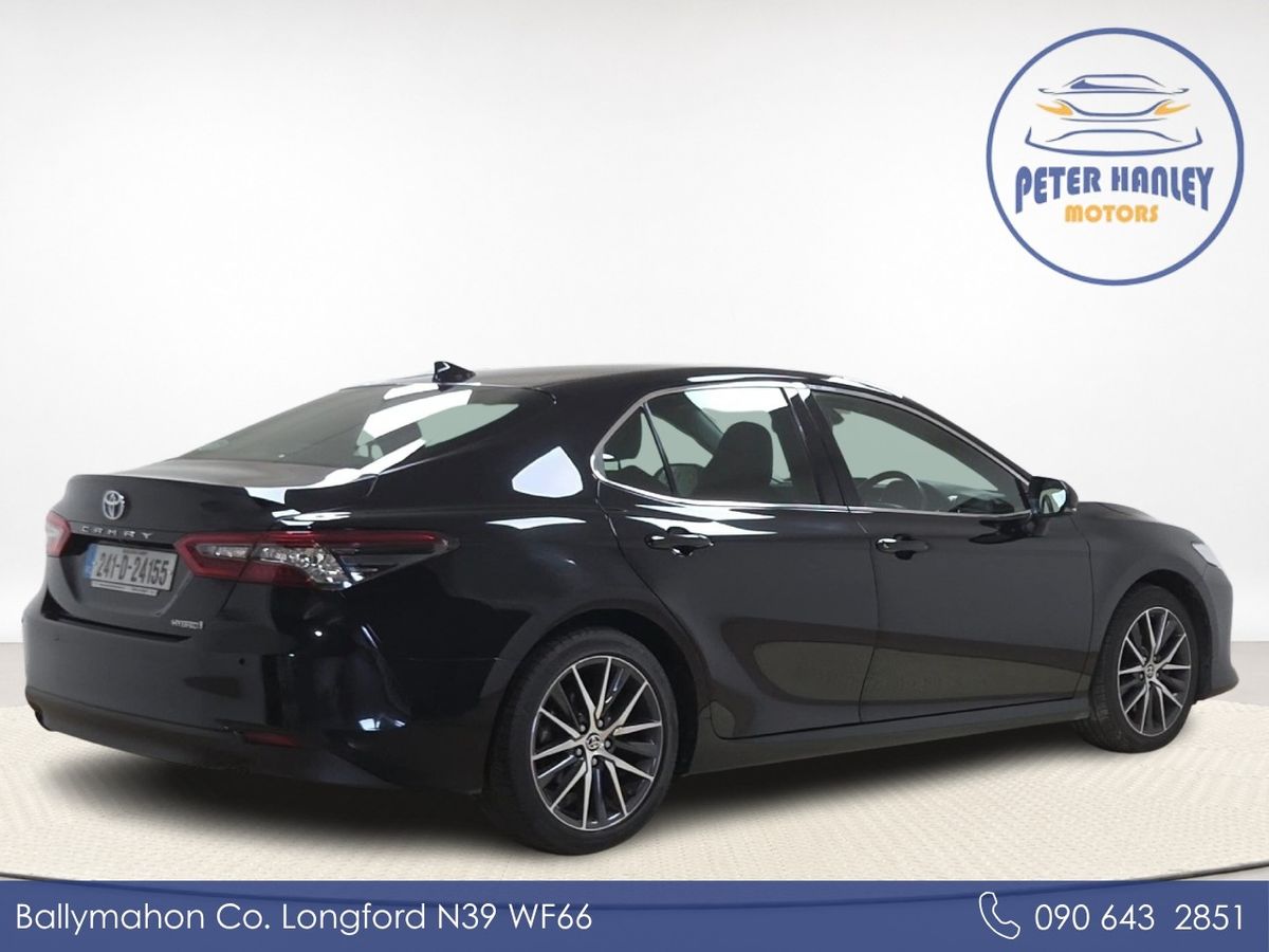 Toyota Camry 2.5 Hybrid Platinum Edition