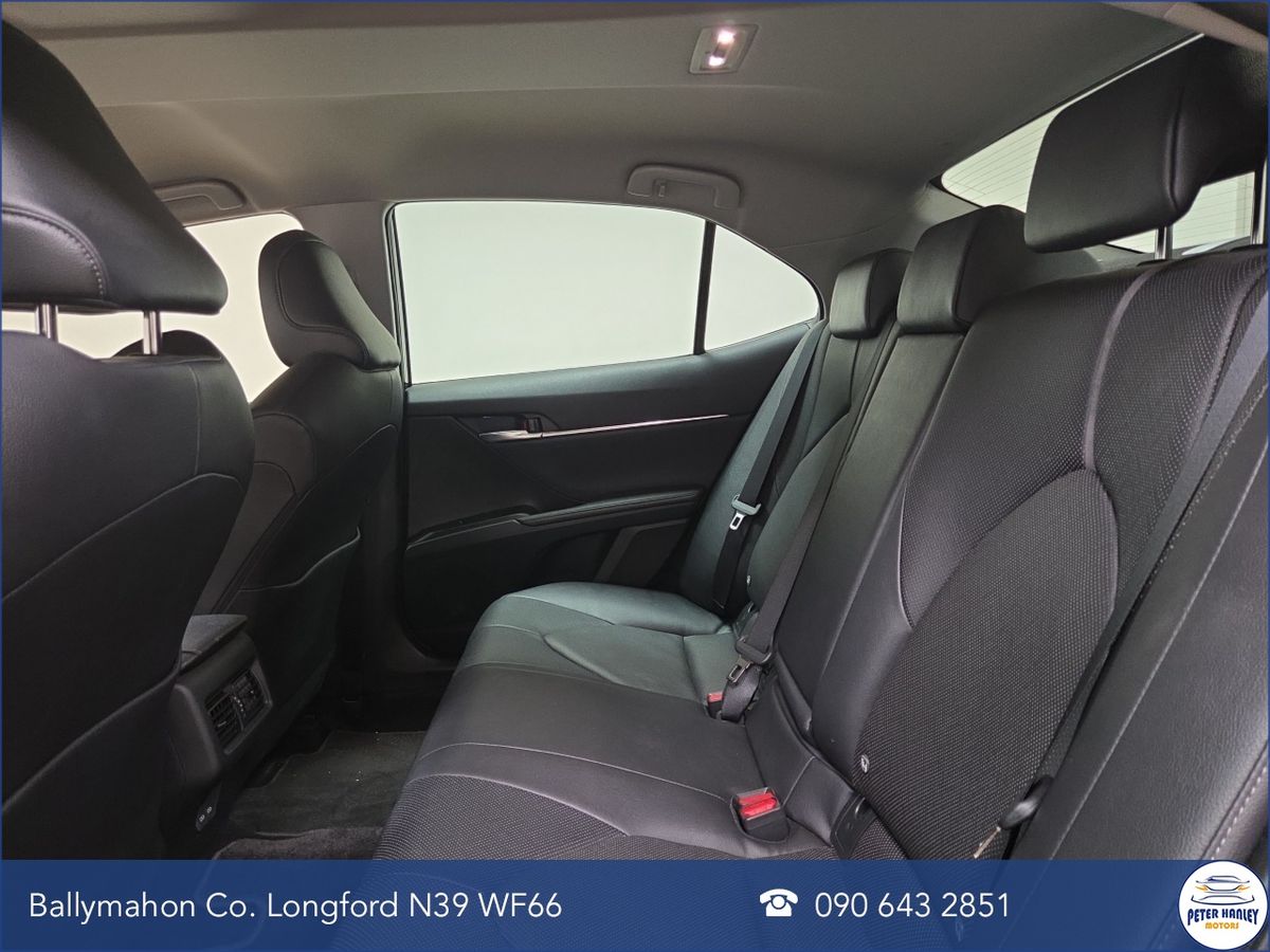Toyota Camry 2.5 Hybrid Platinum Edition