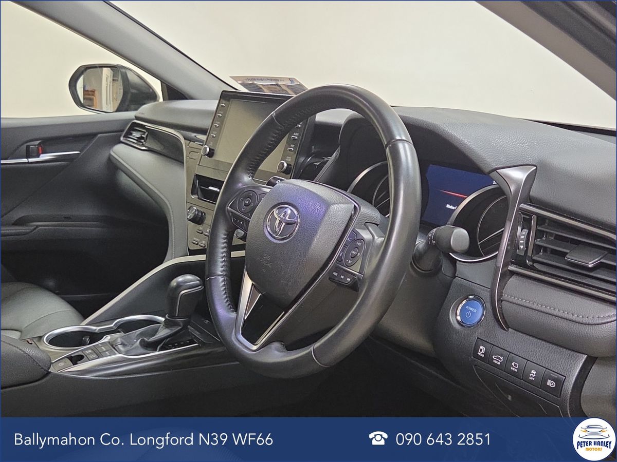 Toyota Camry 2.5 Hybrid Platinum Edition