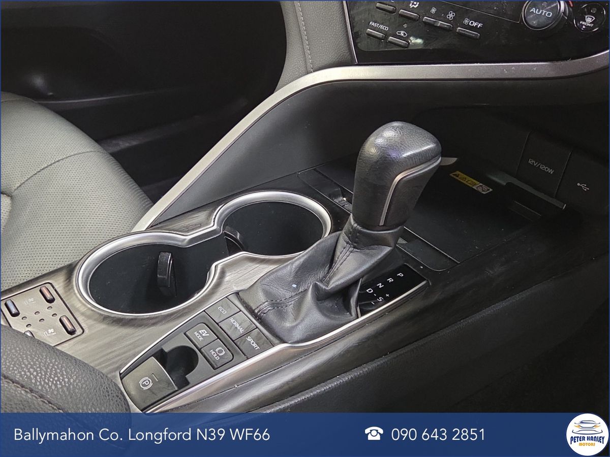 Toyota Camry 2.5 Hybrid Platinum Edition