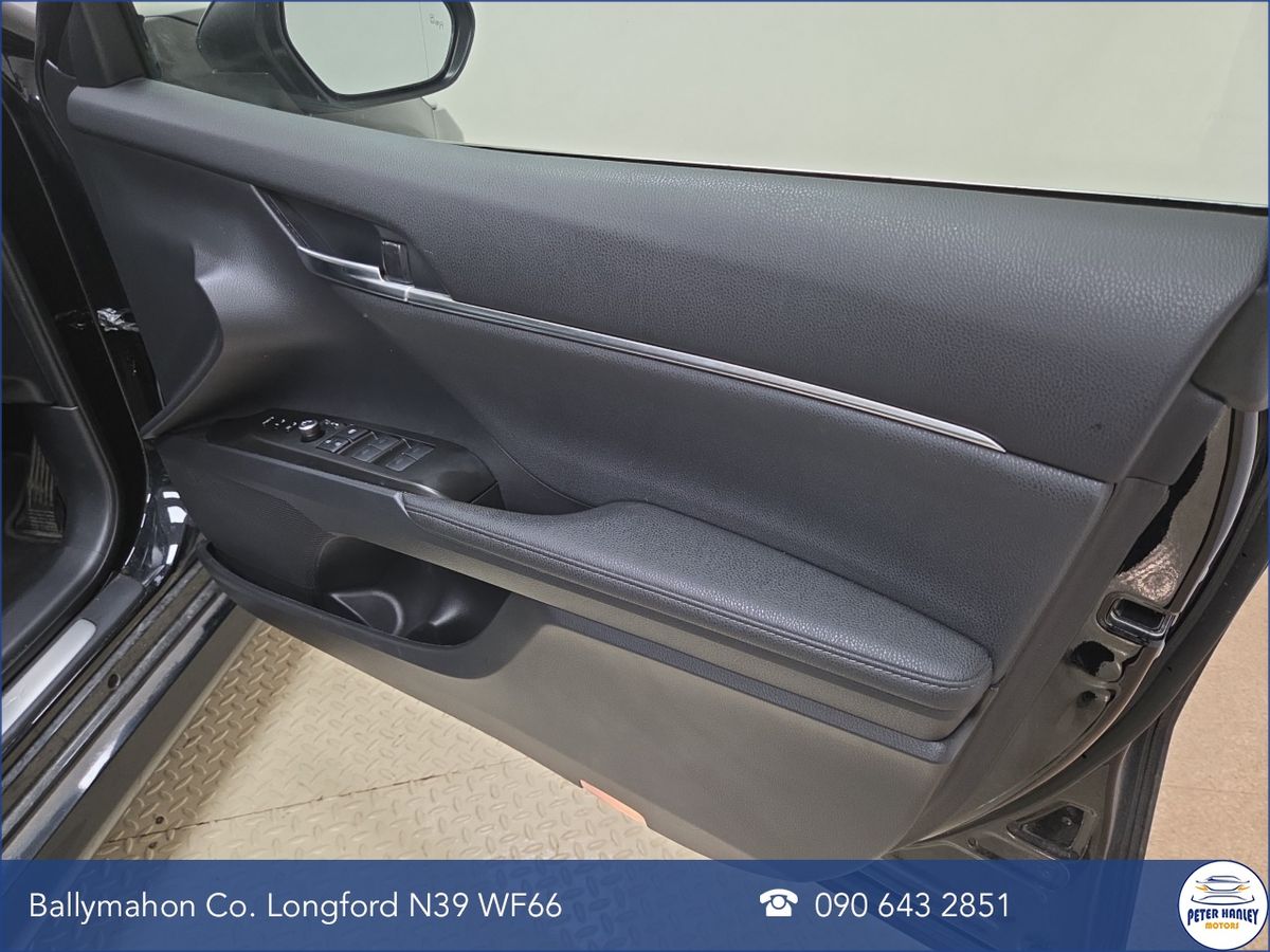 Toyota Camry 2.5 Hybrid Platinum Edition