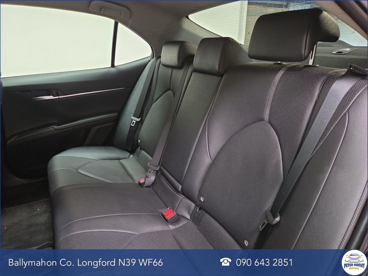 Toyota Camry 2.5 Hybrid Platinum Edition