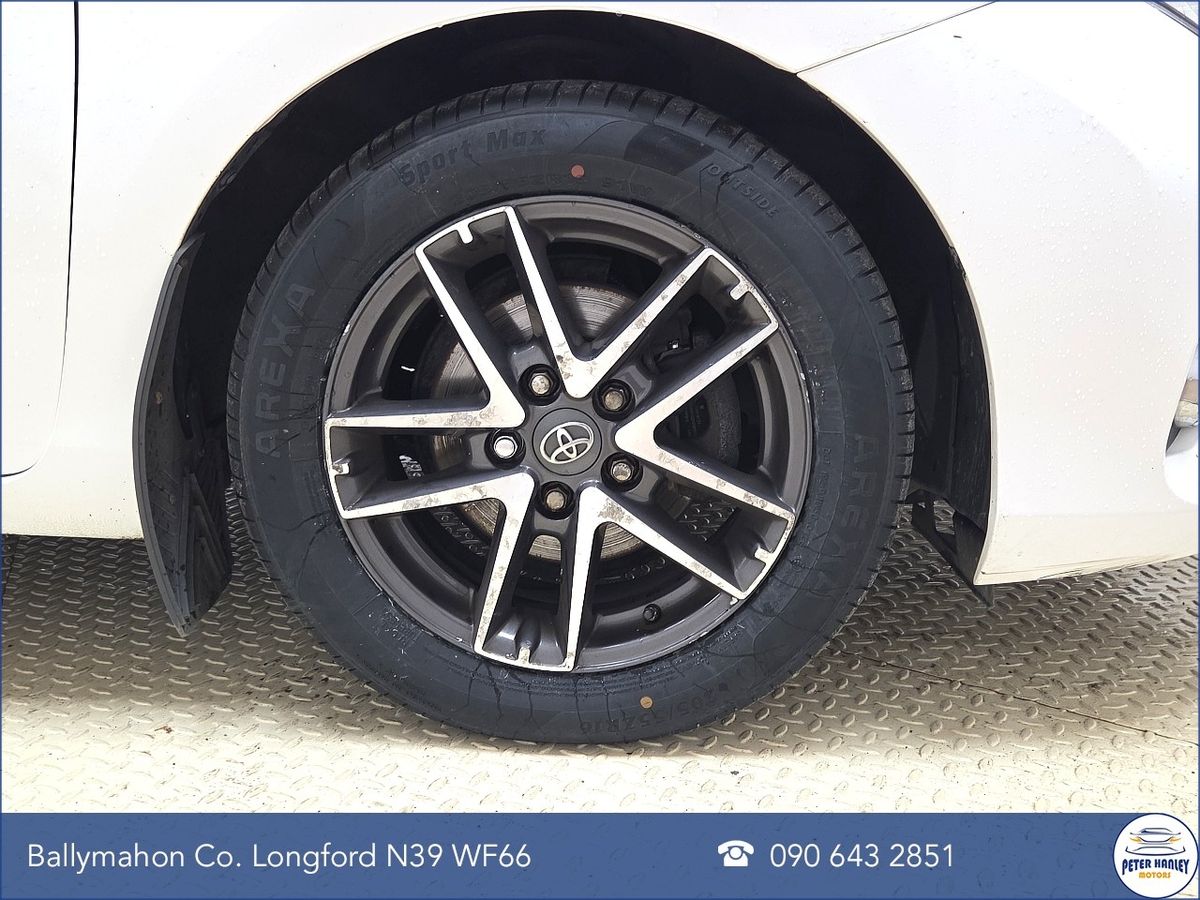 Toyota Auris D-4D 90 (1.4) 5Dr Luna