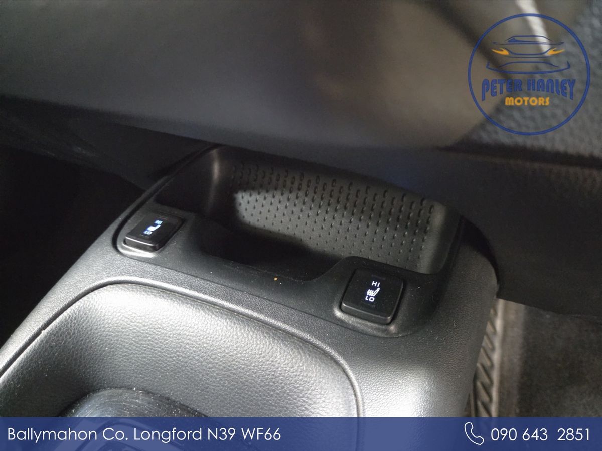 Toyota Corolla Corolla Icon Tech Hev Cvt  Icon Tech  122 VVT-h Auto Start/Stop