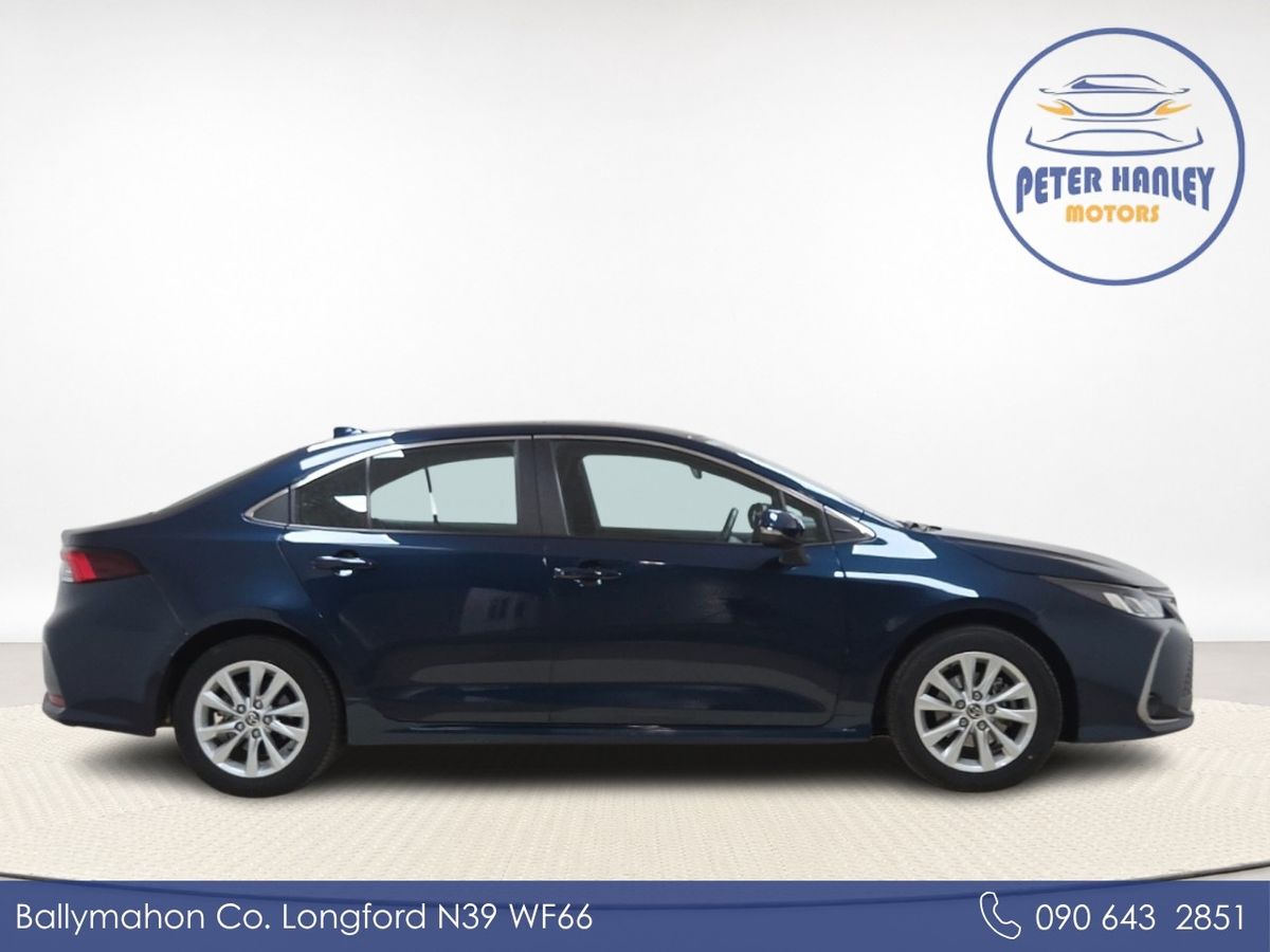 Toyota Corolla 1.8 Hybrid Luna Saloon