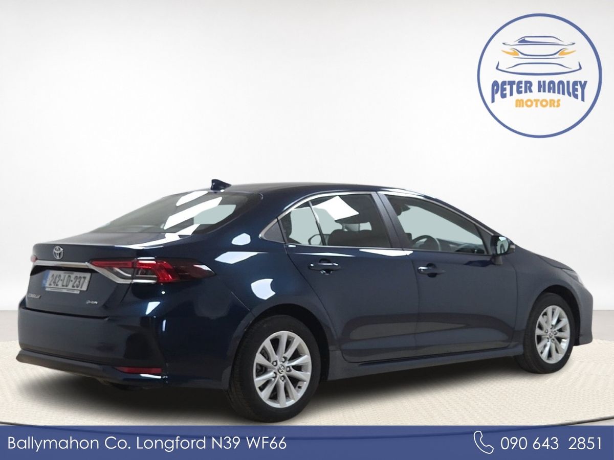 Toyota Corolla 1.8 Hybrid Luna Saloon