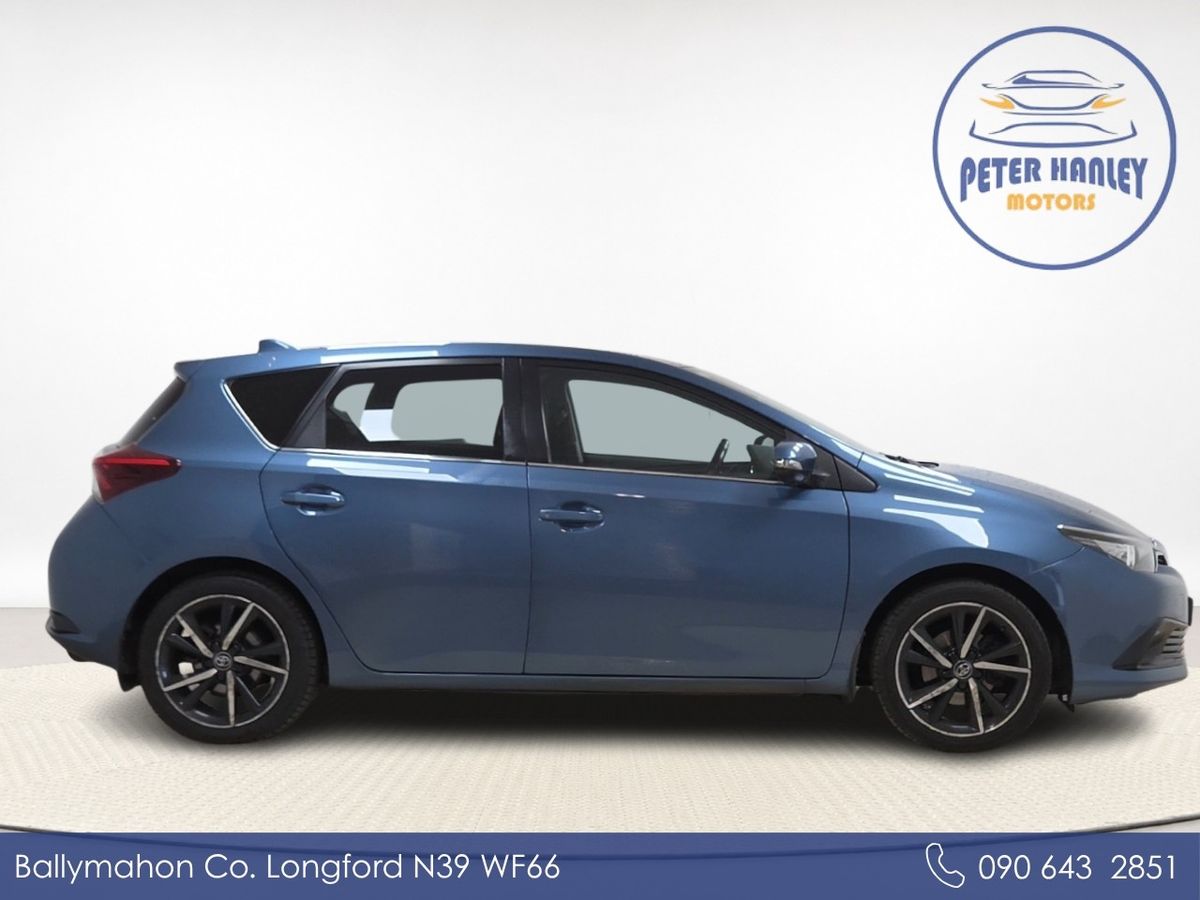 Toyota Auris 1.2 D4-T 5Dr Sol