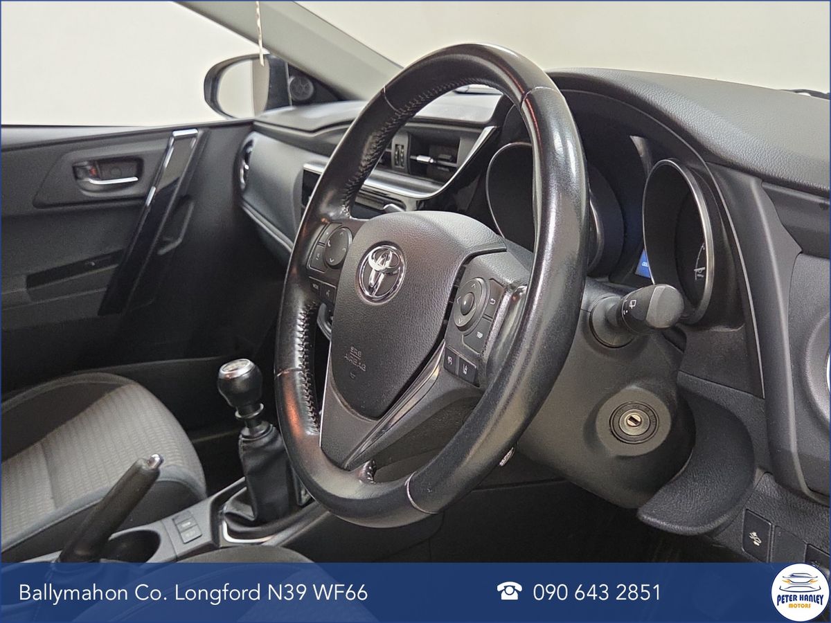 Toyota Auris 1.2 D4-T 5Dr Sol