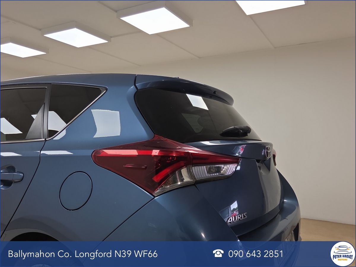 Toyota Auris 1.2 D4-T 5Dr Sol