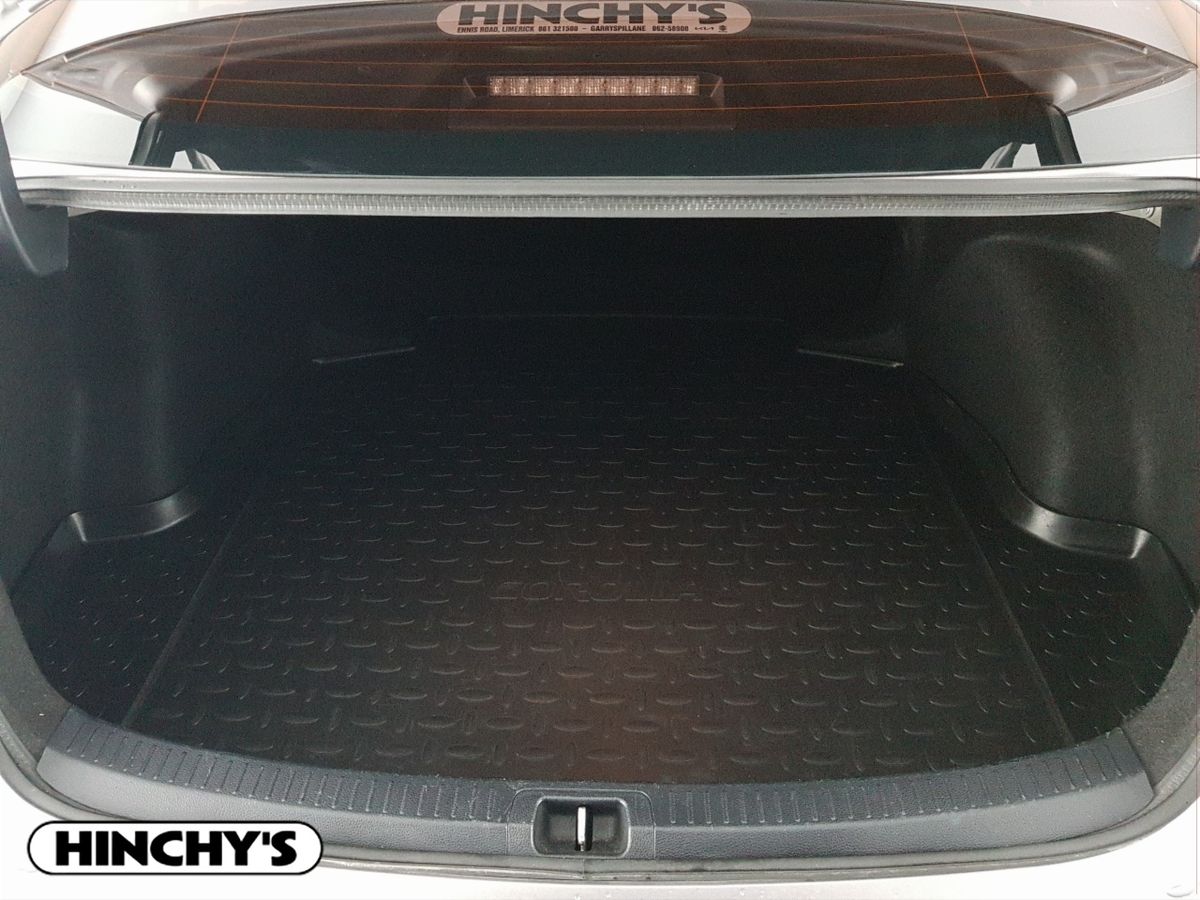 Toyota Toyota Corolla 1.8 Hybrid Luna Saloon