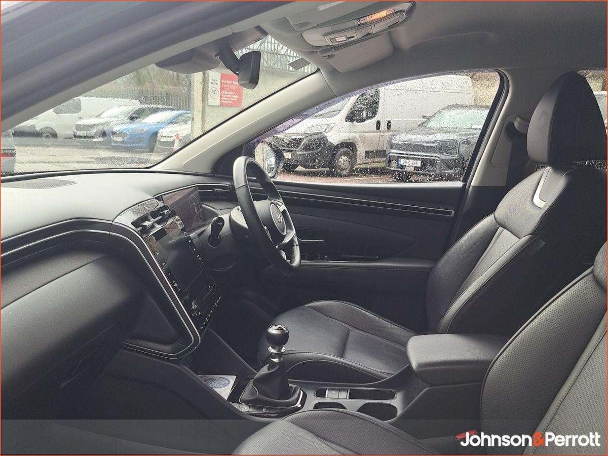 Hyundai Tucson 2WD Executive w.2 Tone Roof