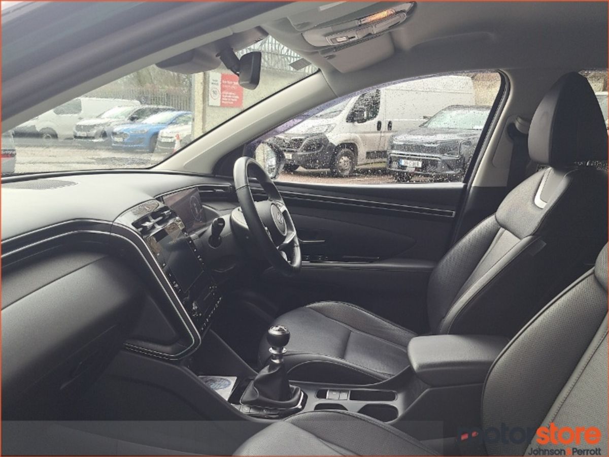 Hyundai Tucson 2WD Executive w.2 Tone Roof