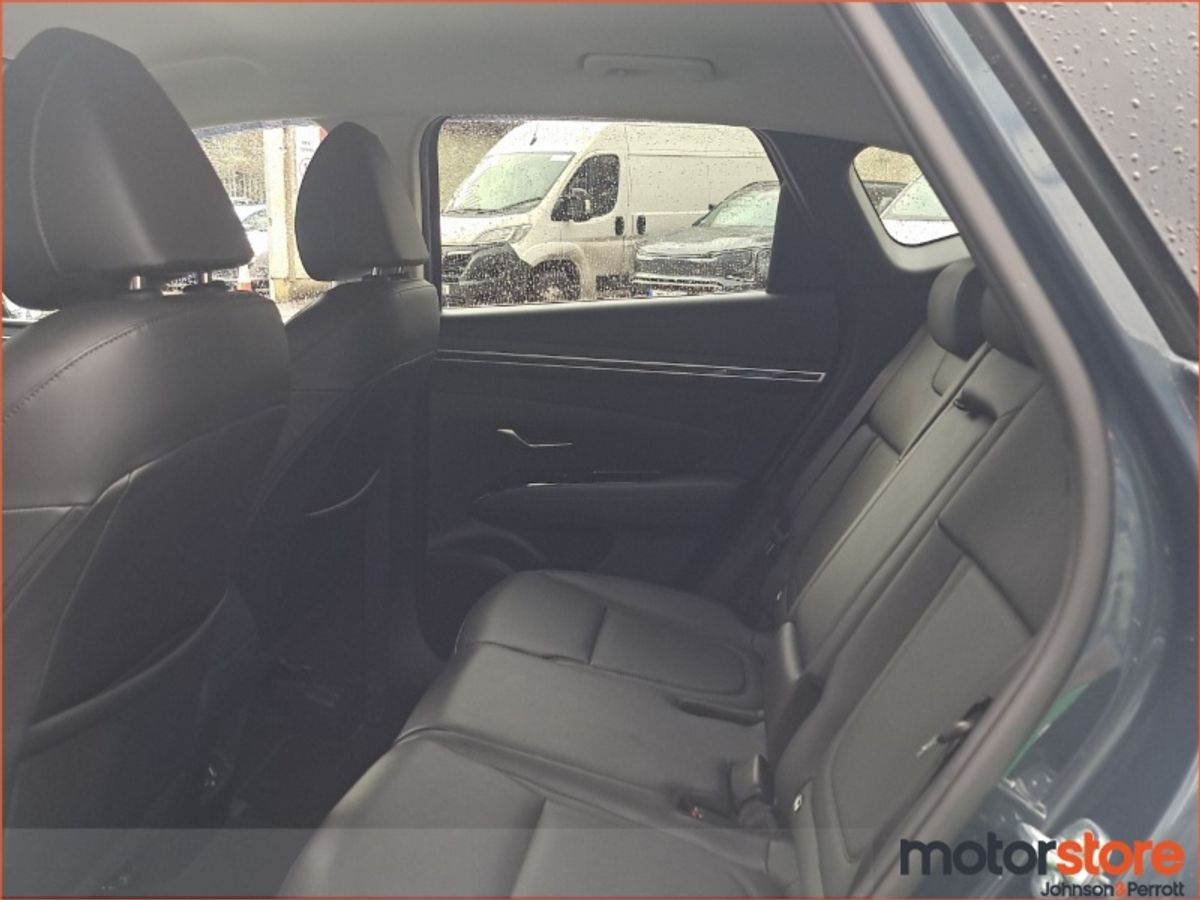 Hyundai Tucson 2WD Executive w.2 Tone Roof