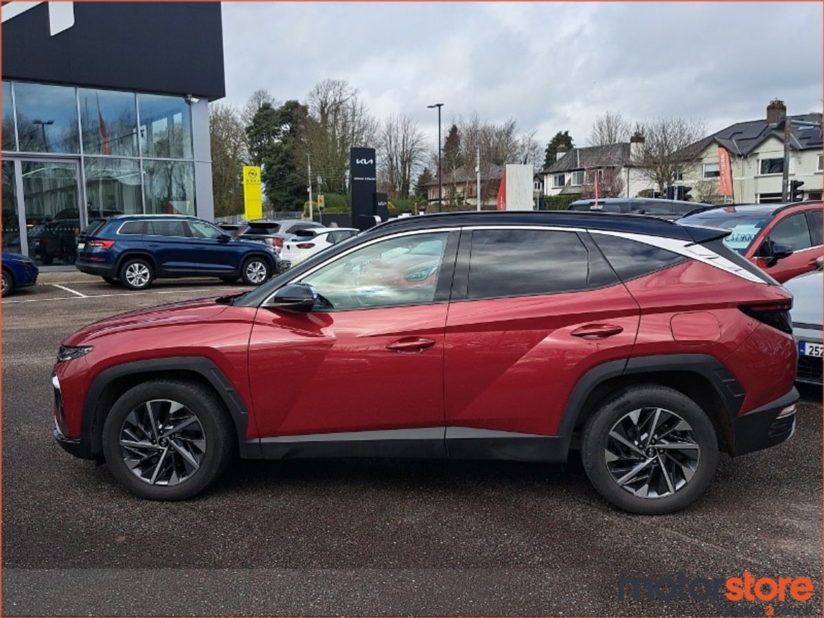 Hyundai Tucson 2WD Executive Plus w 2 Tone Roof