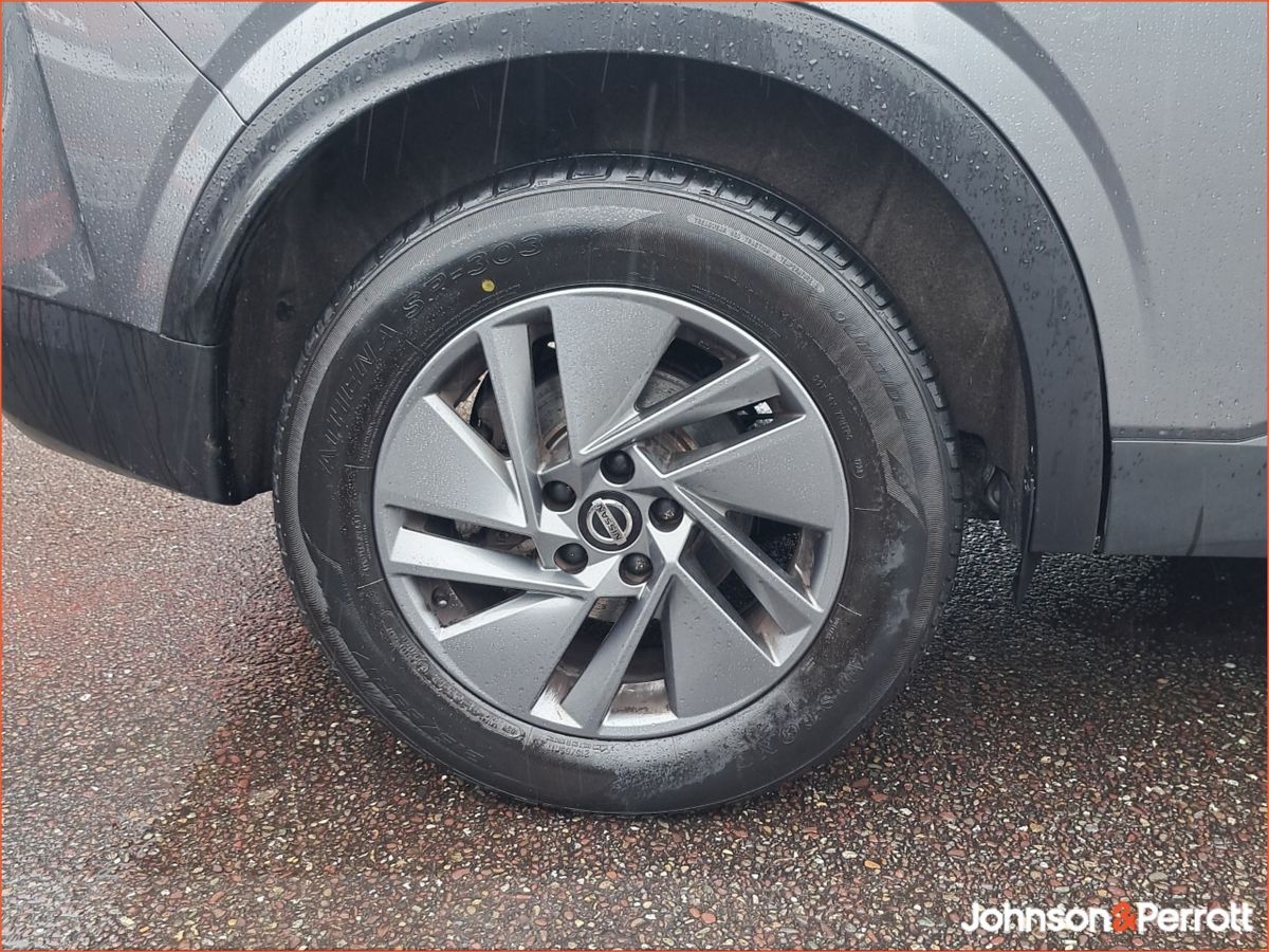 Nissan Qashqai 1.3 PET MILD HYBRID SV