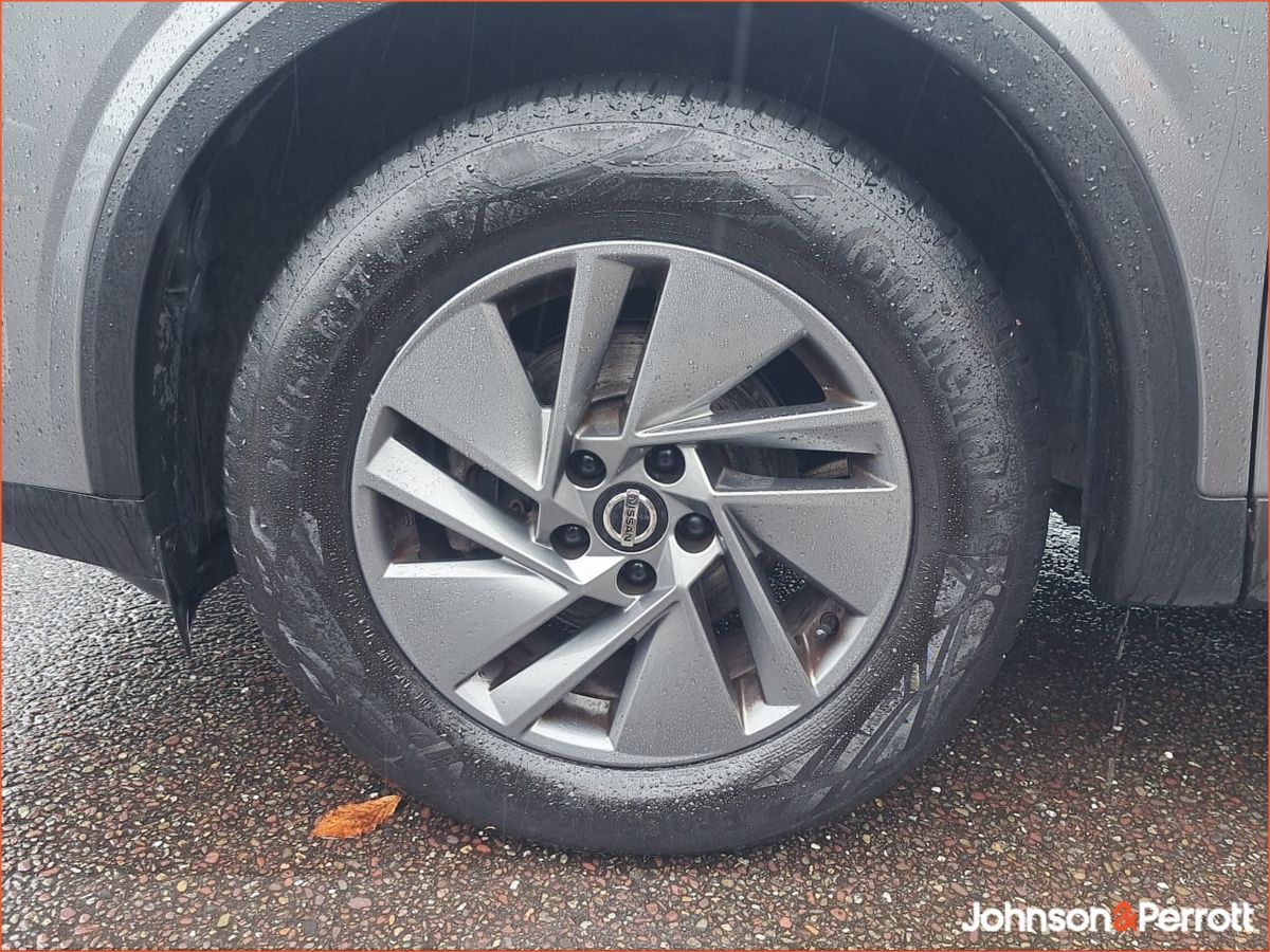 Nissan Qashqai 1.3 PET MILD HYBRID SV