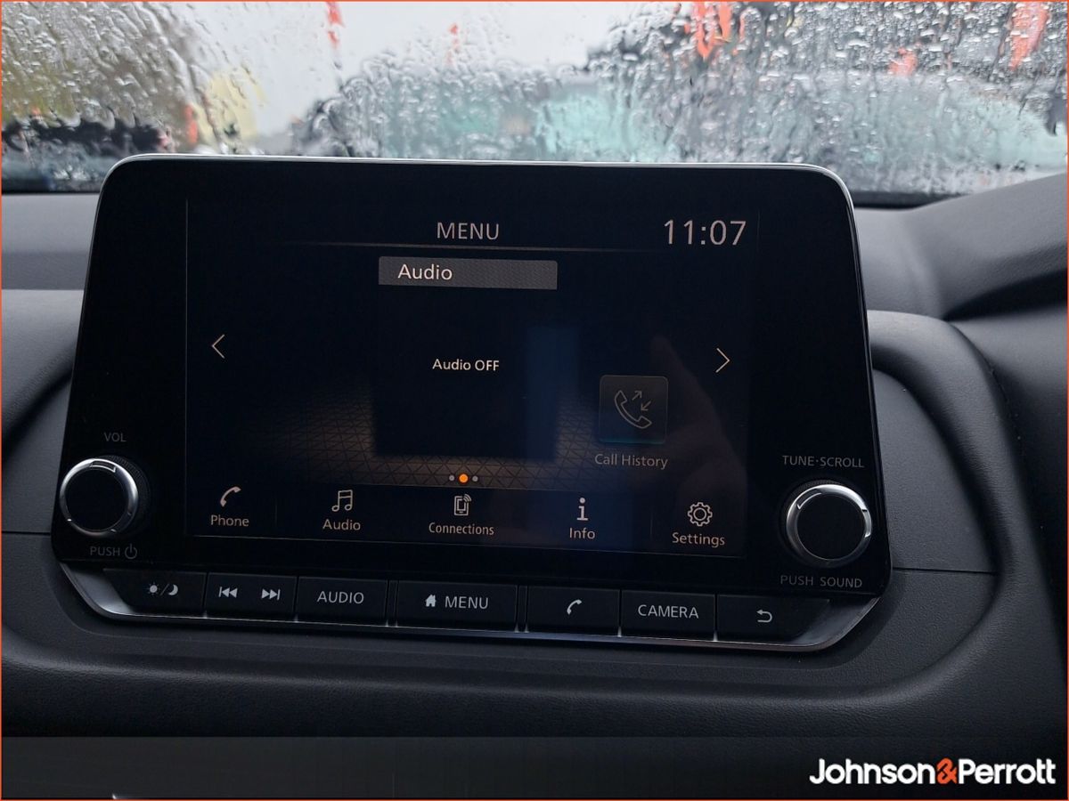 Nissan Qashqai 1.3 PET MILD HYBRID SV