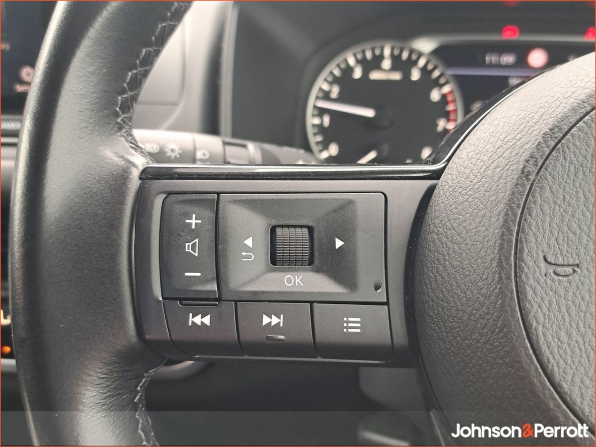 Nissan Qashqai 1.3 PET MILD HYBRID SV