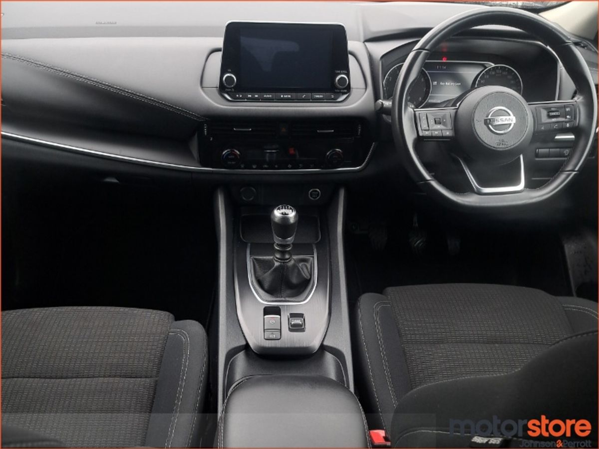 Nissan Qashqai 1.3 PET MILD HYBRID SV