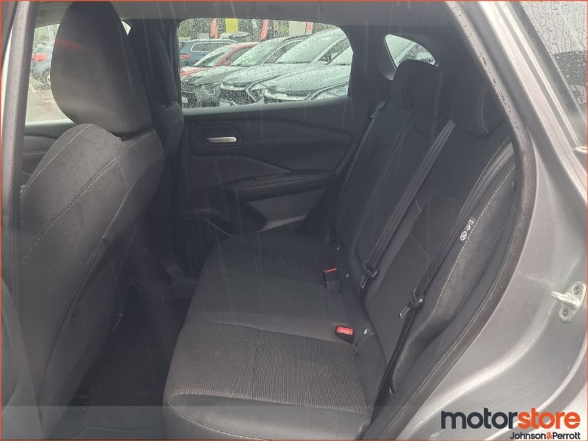 Nissan Qashqai 1.3 PET MILD HYBRID SV
