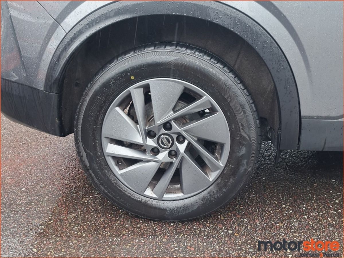 Nissan Qashqai 1.3 PET MILD HYBRID SV