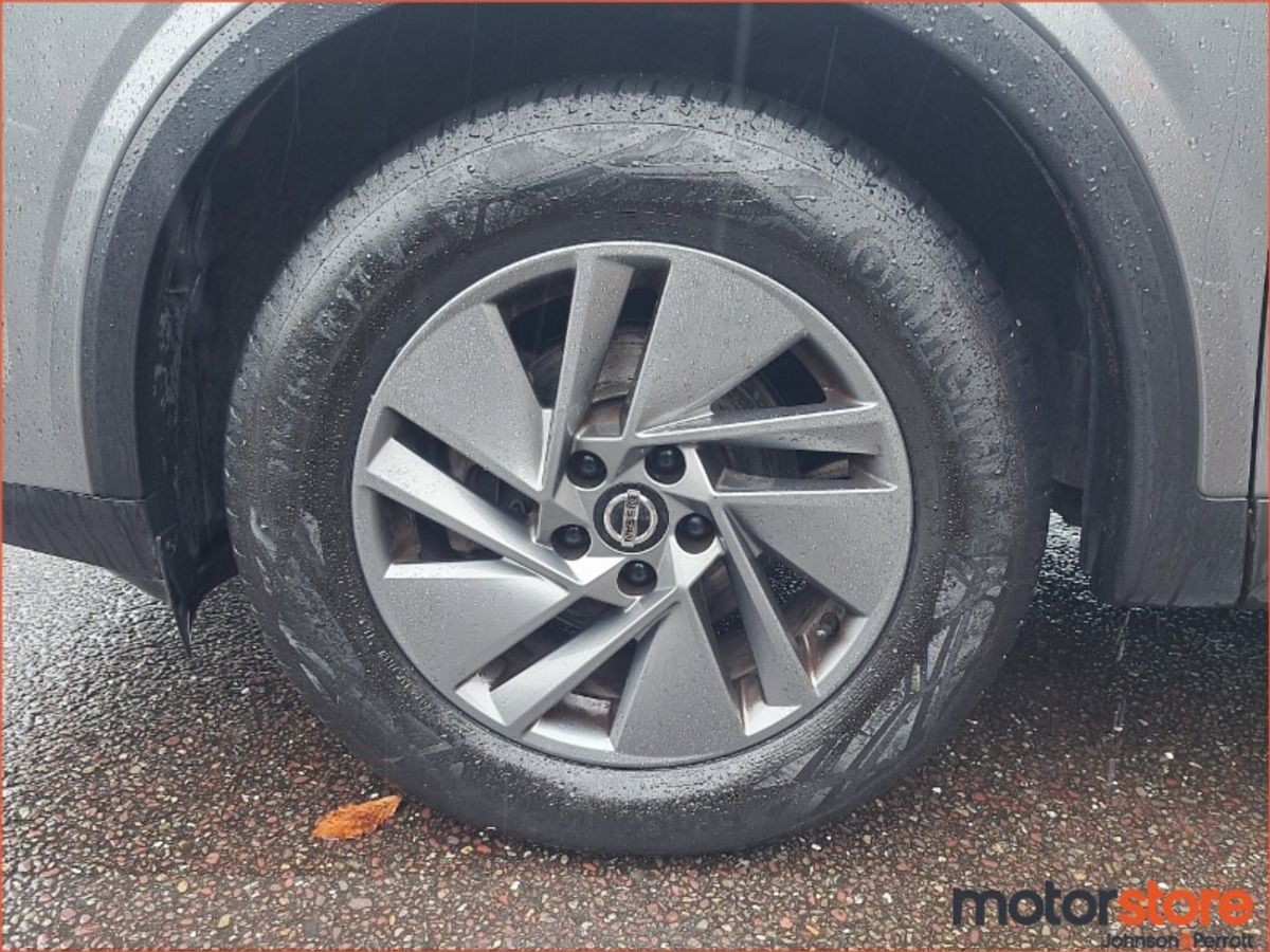 Nissan Qashqai 1.3 PET MILD HYBRID SV