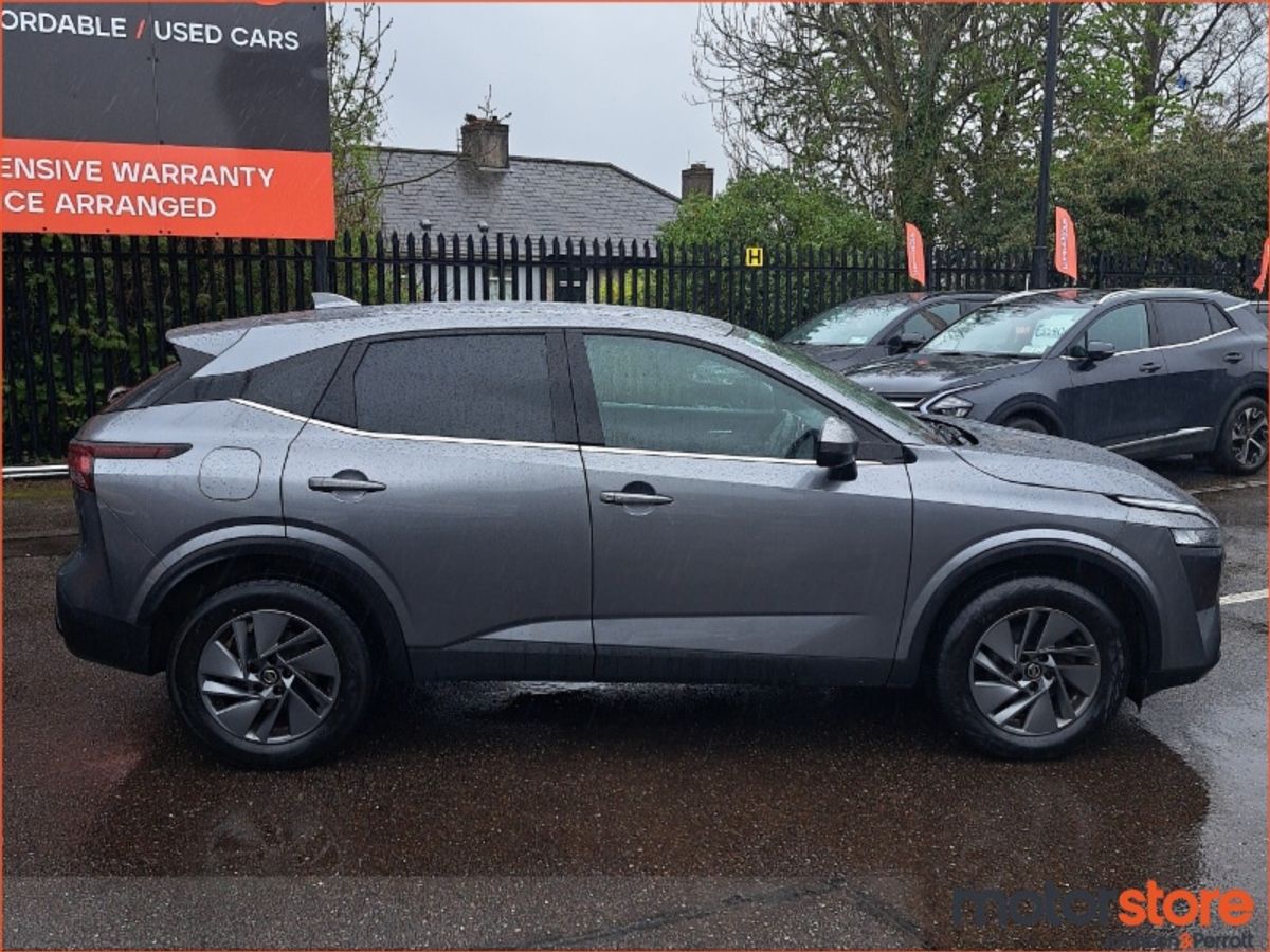 Nissan Qashqai 1.3 PET MILD HYBRID SV