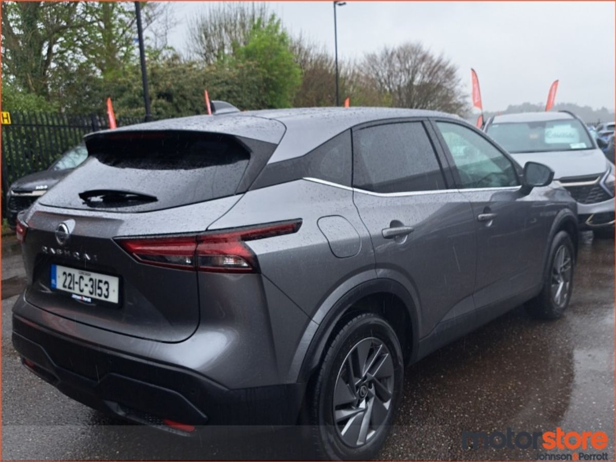 Nissan Qashqai 1.3 PET MILD HYBRID SV