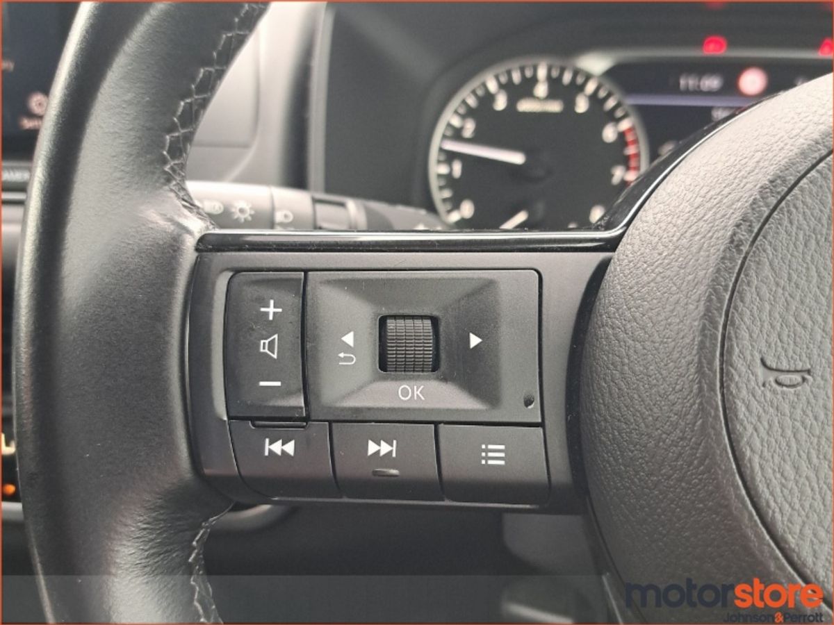 Nissan Qashqai 1.3 PET MILD HYBRID SV
