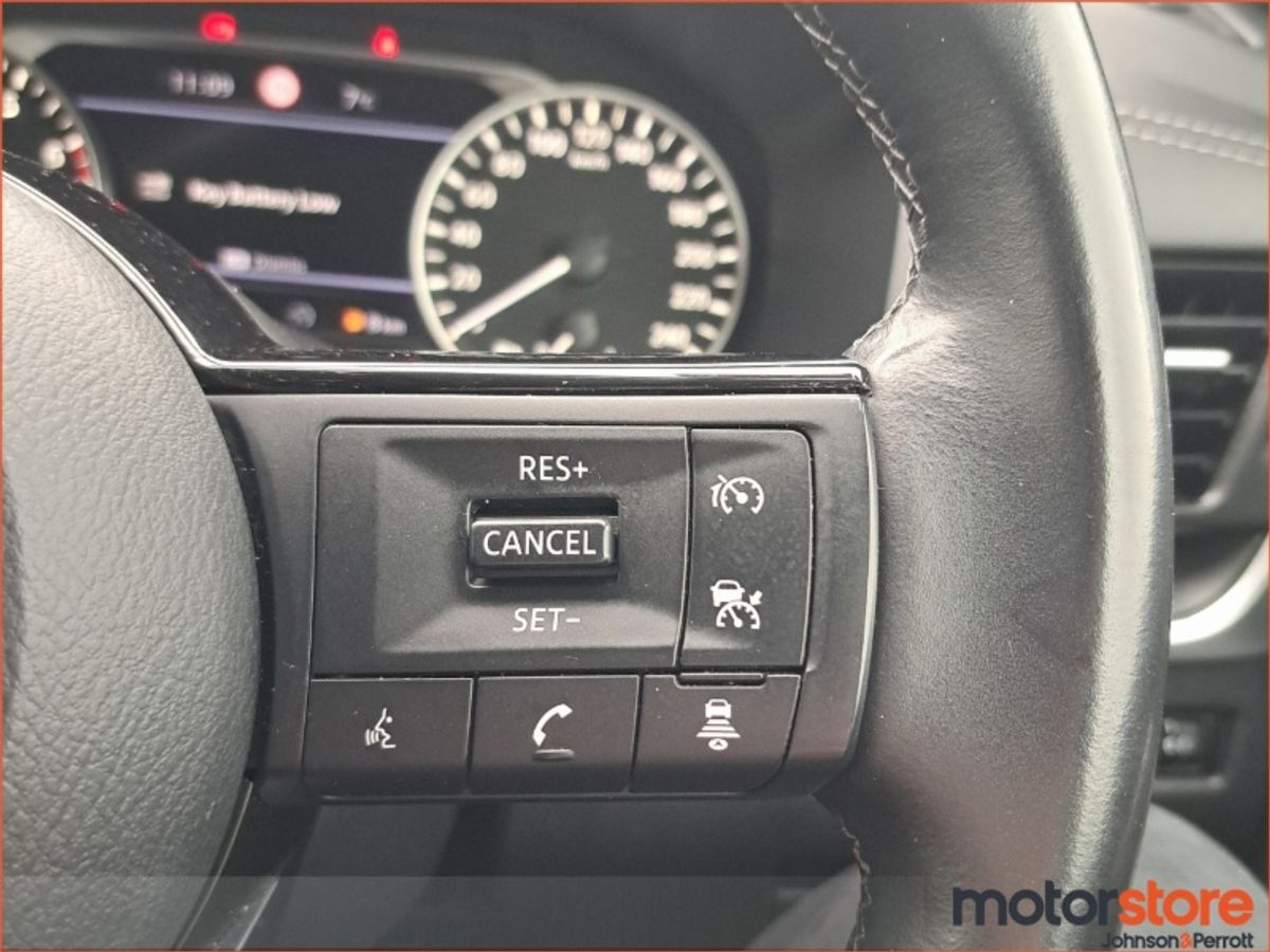 Nissan Qashqai 1.3 PET MILD HYBRID SV
