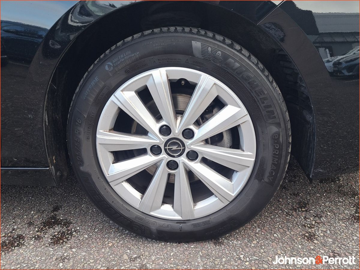 Opel Astra Elegance 1.2 Turbo 110PS Petrol 6 Speed